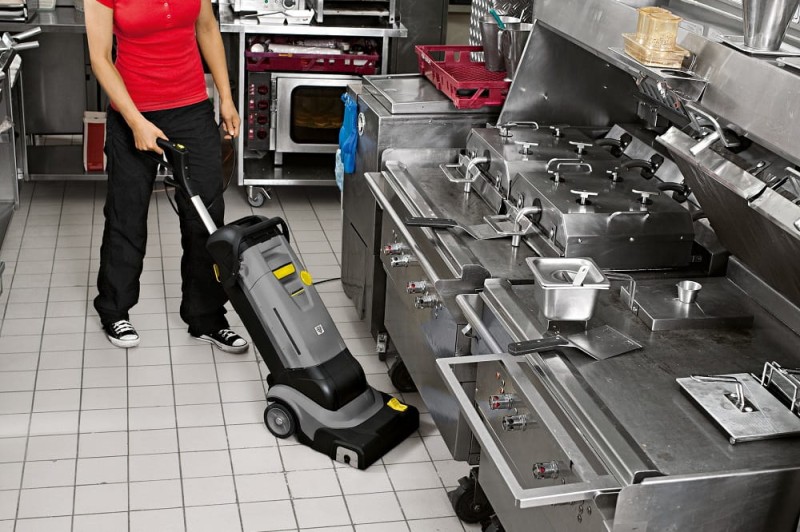 BR 30/4 C Kompaktowa szorowarka (1450obr/min, 300mm) Kärcher