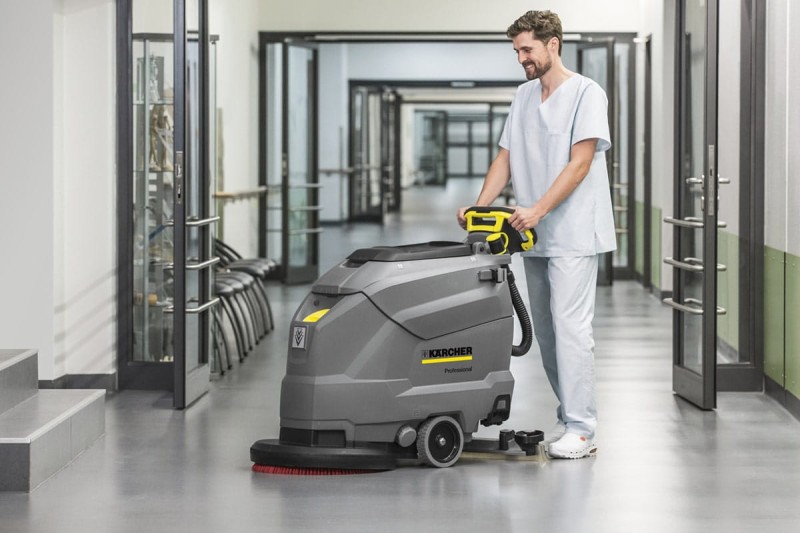 czyszczenie posadzki w szpitalu