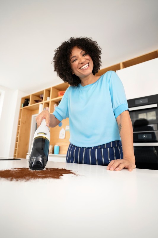 CVH_2_kitchen_counter_app_03_CI20-300_dpi.jpg