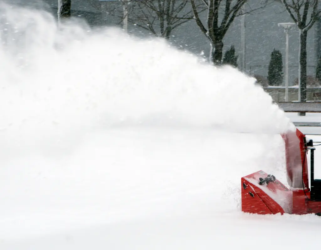 Odśnieżarka spalinowa do usuwania śniegu
