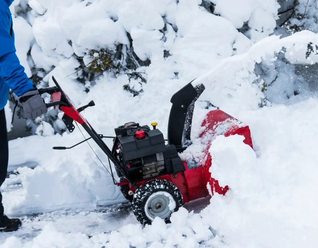 Odśnieżarka jednostopniowa, dwustopniowa czy trójstopniowa?