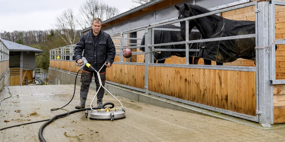 Jaka profesjonalna maszyna do czyszczenia kostki brukowej?